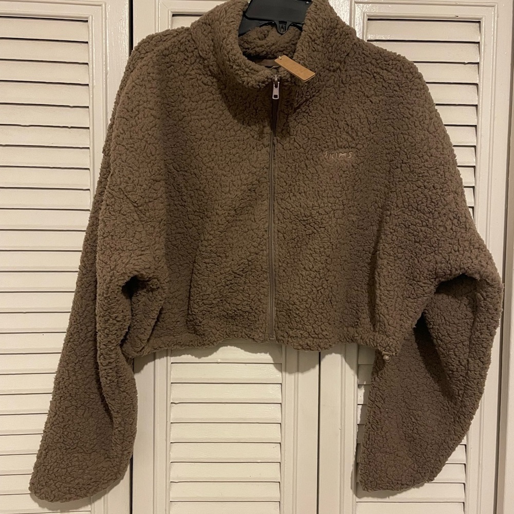 Skims Cozy cropped sweater. - Picture 2 of 10